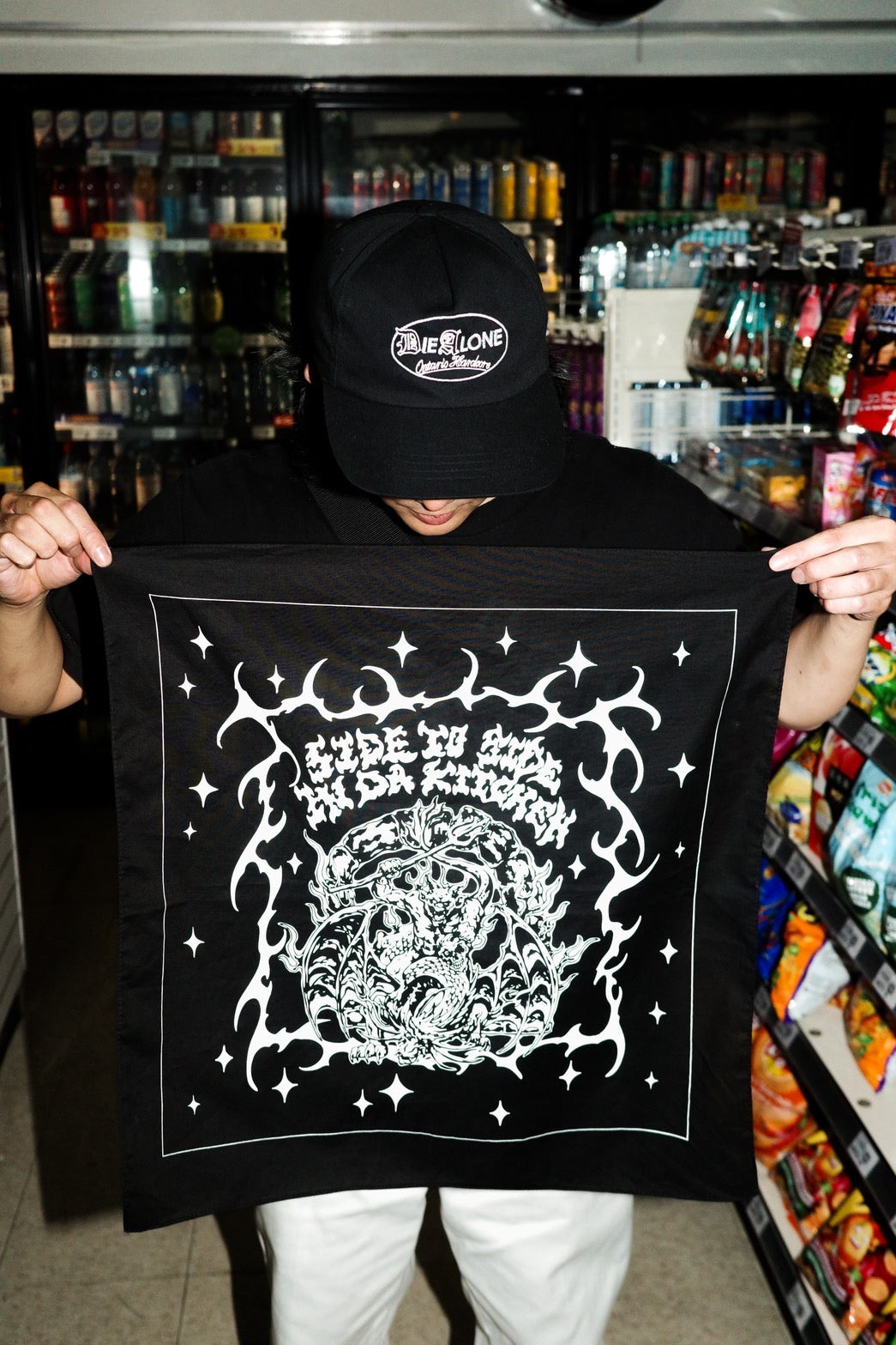 Side to side in da kitchen “Dragon” Bandana Black/White